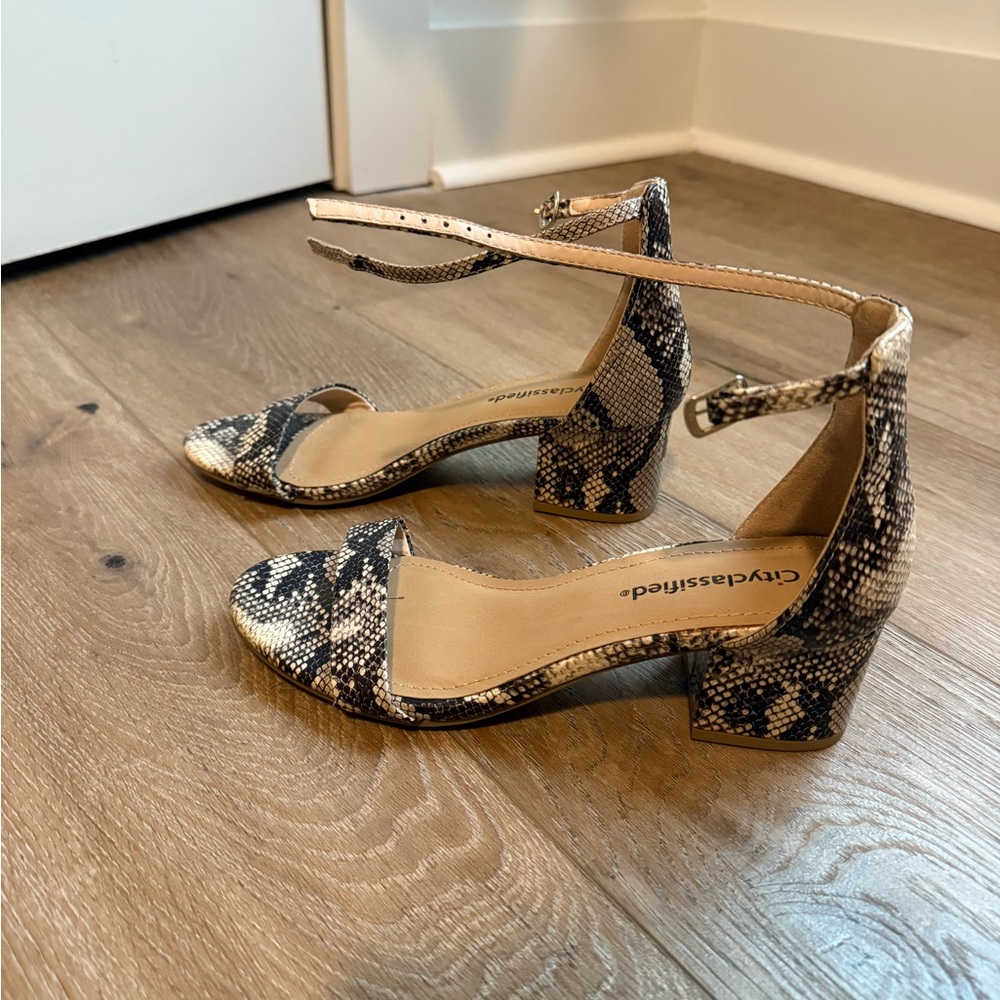 Cityclassified Black and Tan Heels with Snakeskin Pattern BRAND NEW